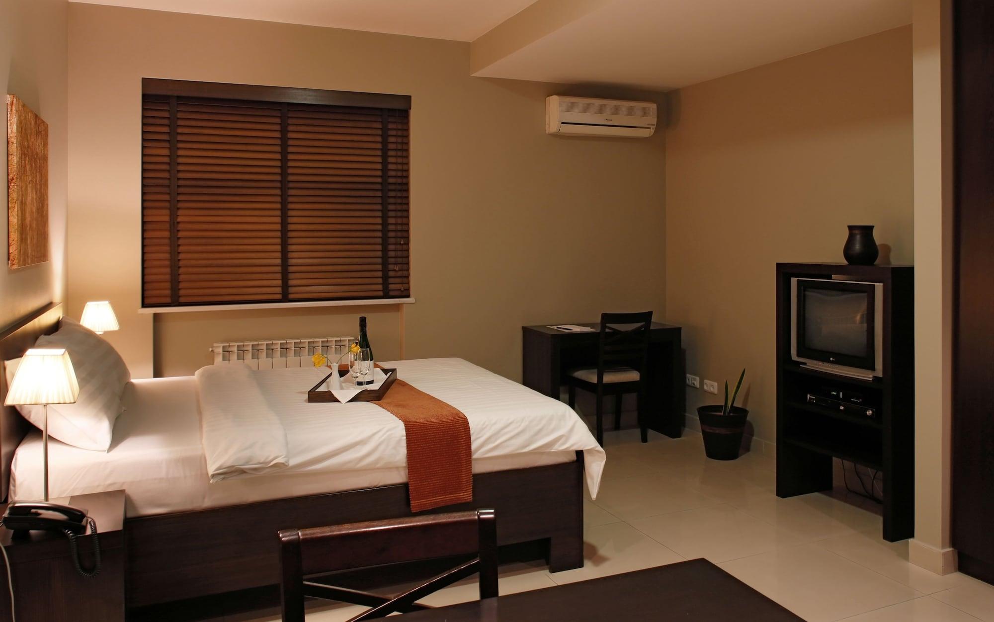 Hotel Meg Yerevan Exterior photo